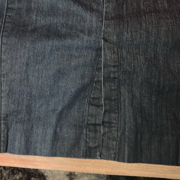White House|Black Market size 8 women’s denim skirt with zipper in back. - Picture 4 of 4